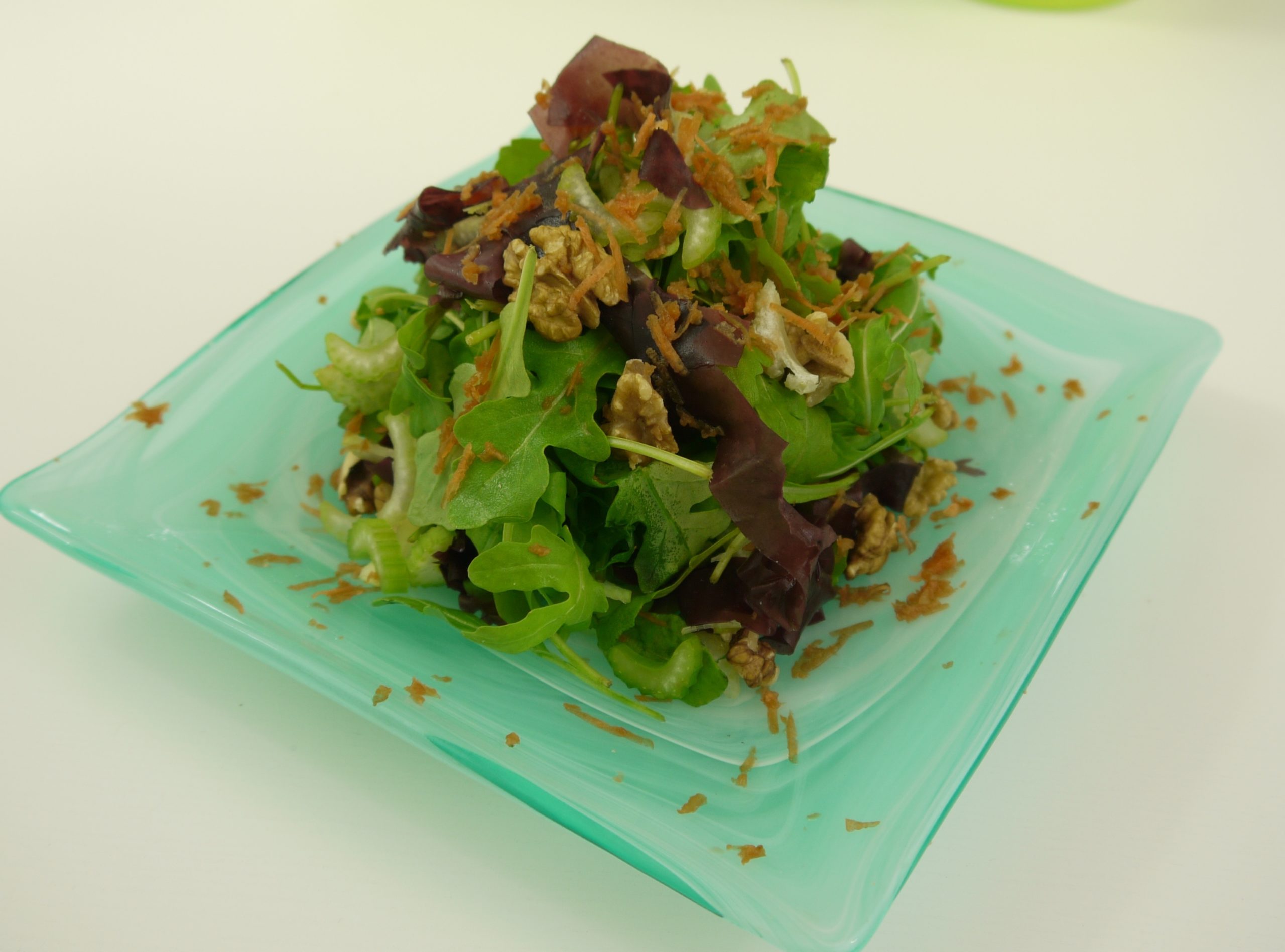 bitter-greens-dulse-salad-with-apple-miso-dressing-veganuary