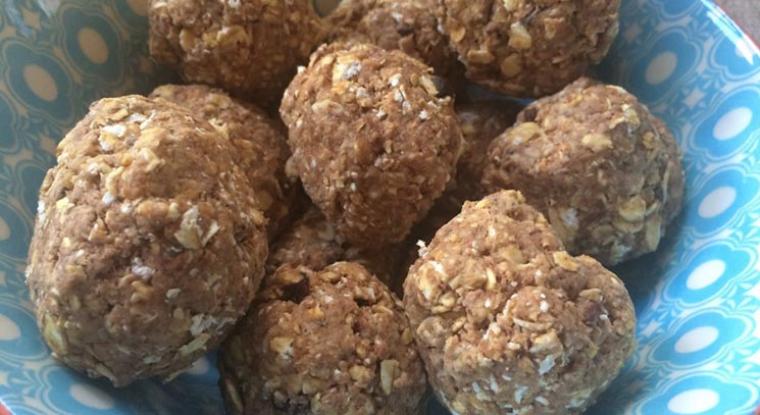 Raw Chocolate, Banana, and Almond Butter Recovery Balls | Veganuary