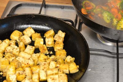 Vegan frying tofu