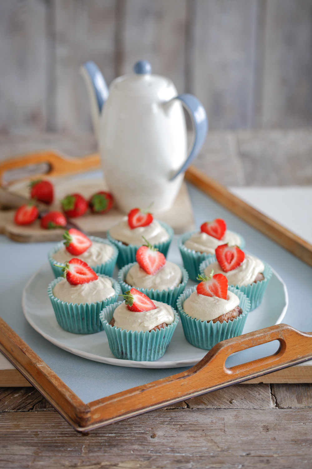 Strawberry and vegan cream cupcakes