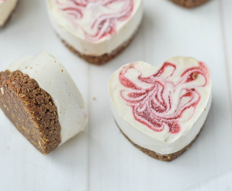 Nākd Mini Strawberry Cheesecakes - Veganuary ZA
