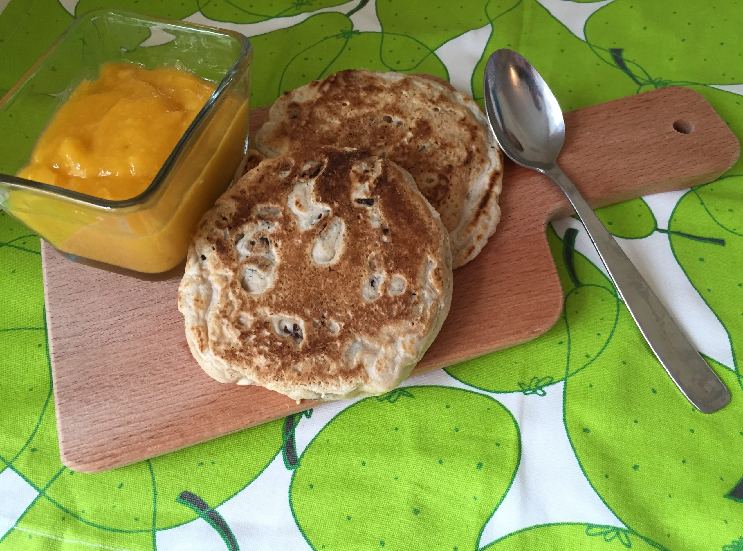 Cinnamon and Raisin Pancakes with Mango Dip | Veganuary USA