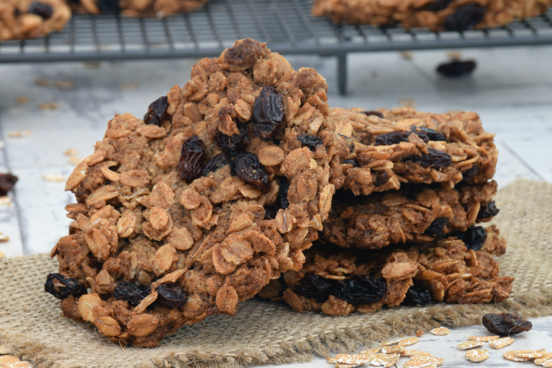 Crunchy Spelt Raisin Cookies - Veganuary