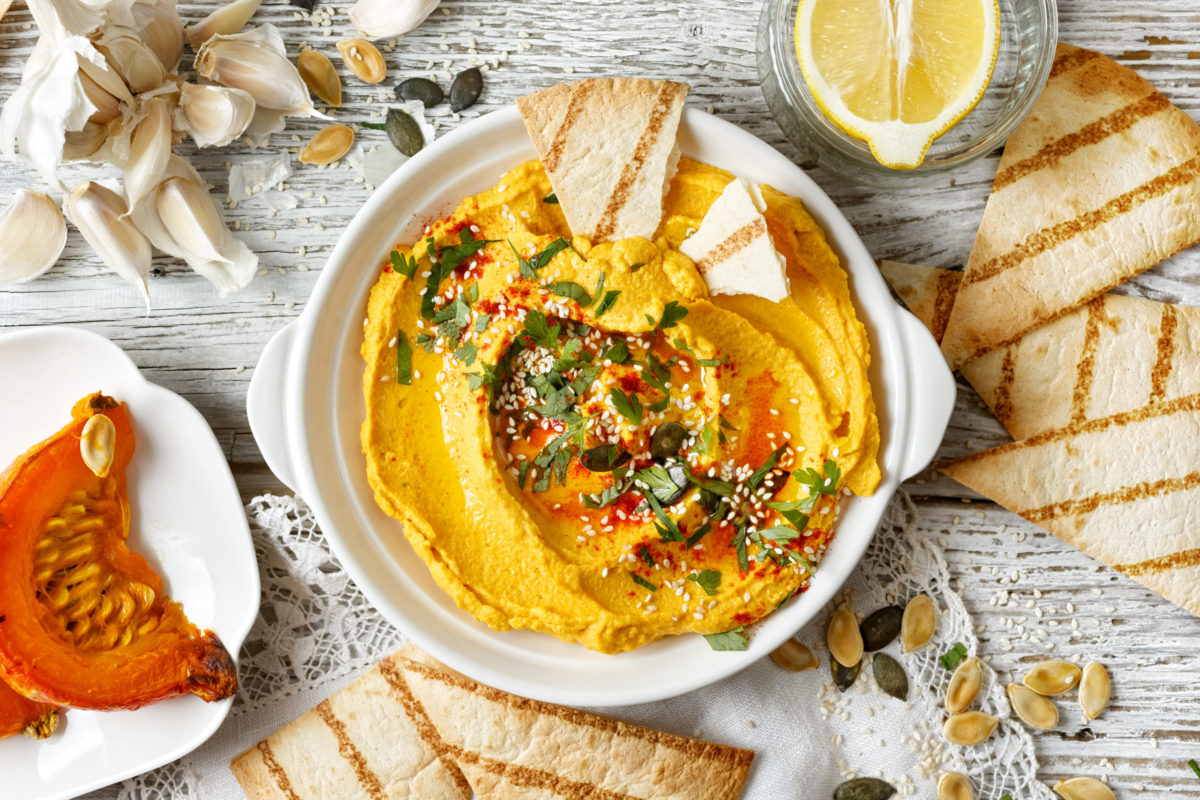 Vegan Pumpkin and Basil Pesto Hummus | Vegan Recipes