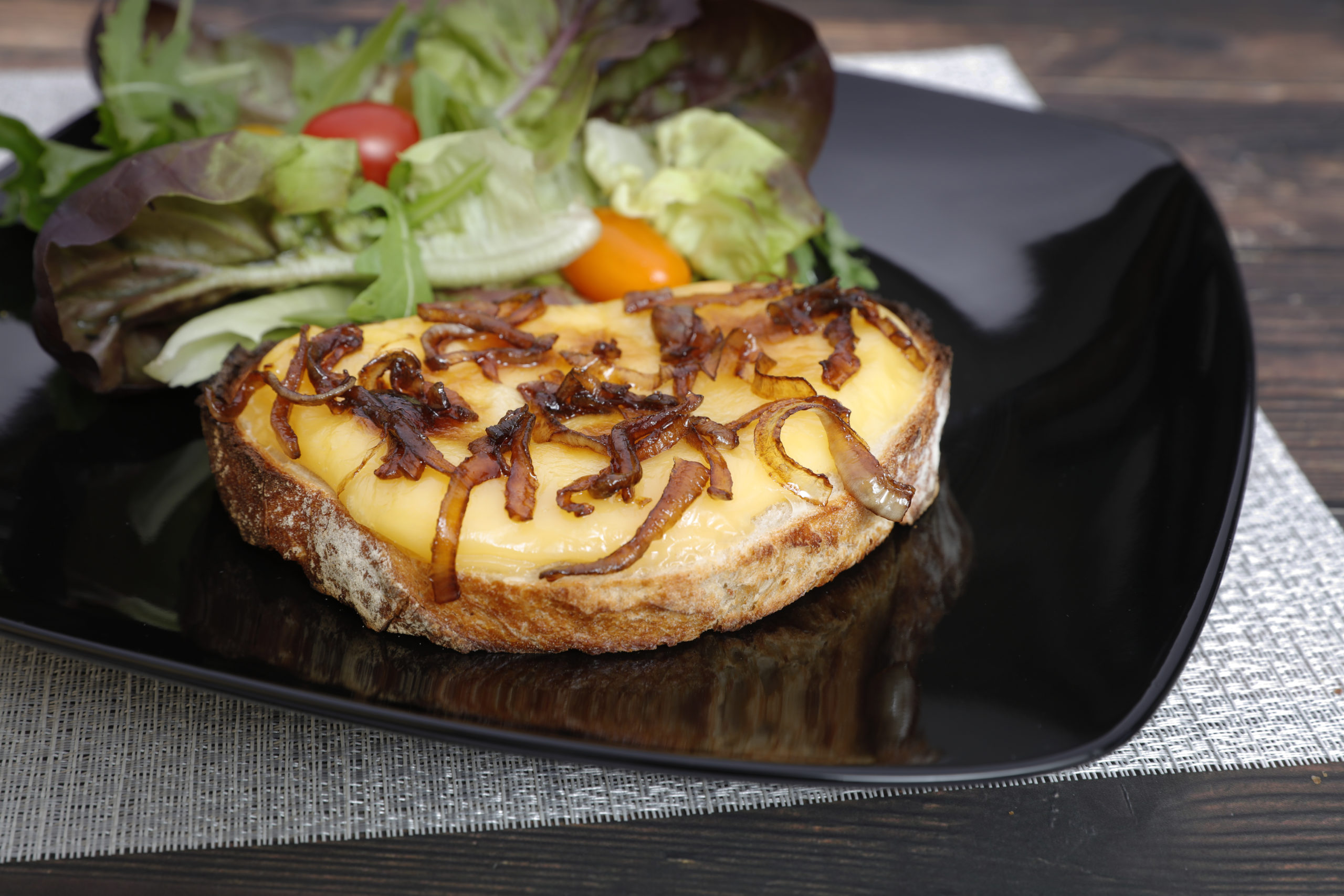 Applewood® Vegan & Caramelised Onion Toasties | Veganuary