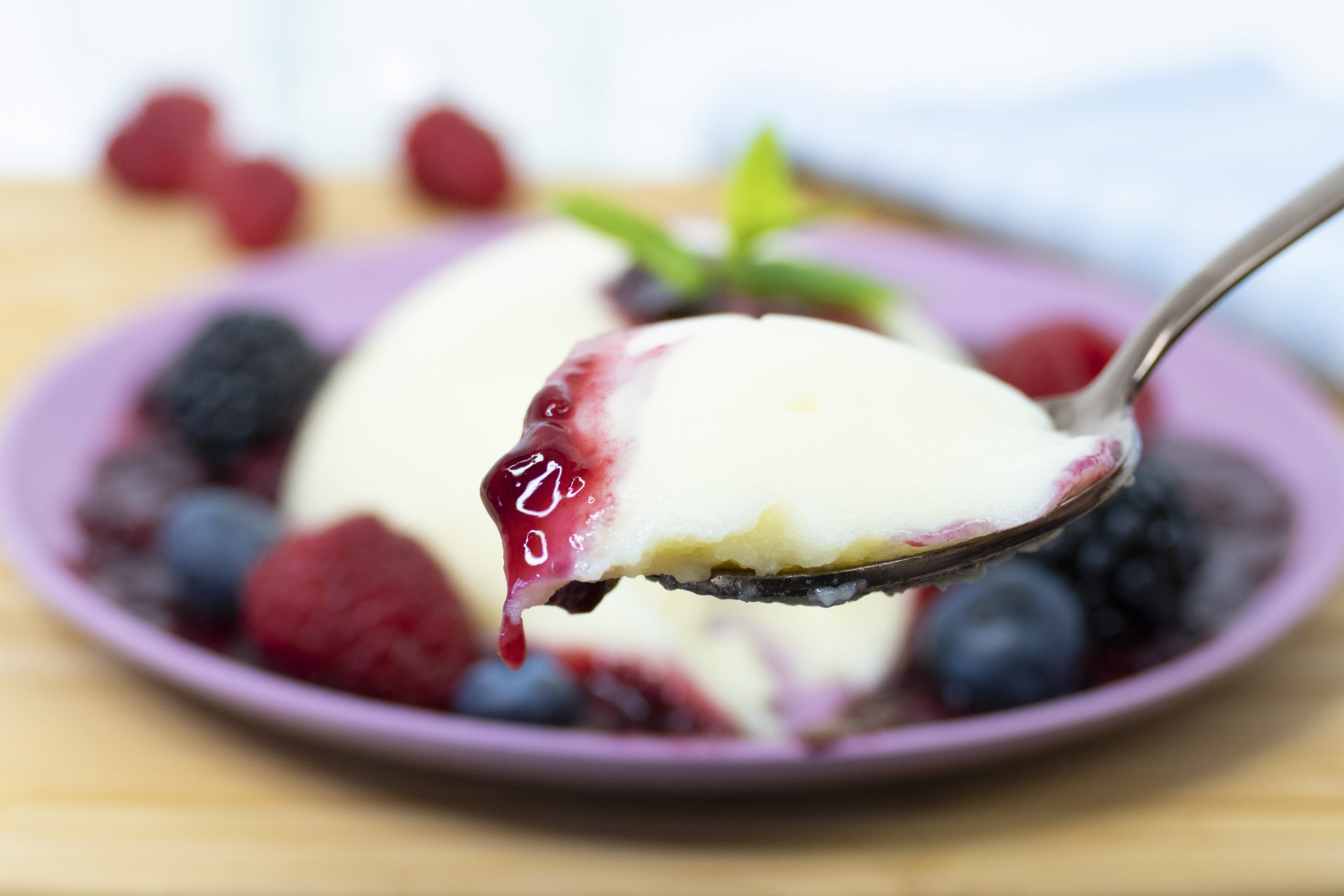 Easy vegan panna cotta with berry coulis - Vegan Recipes
