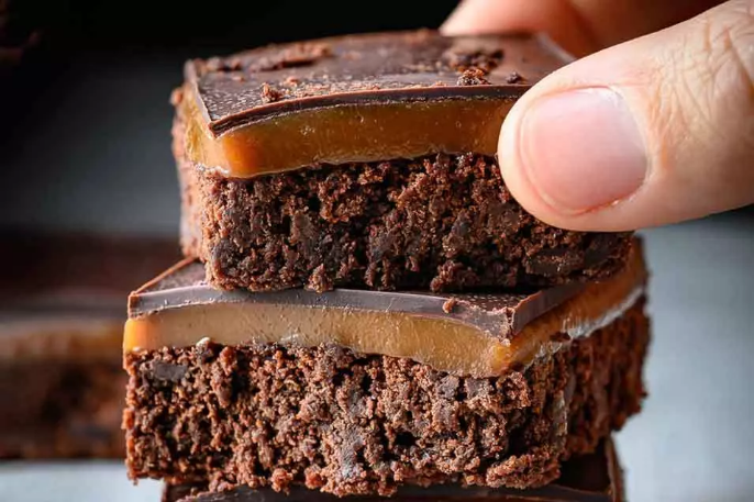 Millionaire caramel brownies