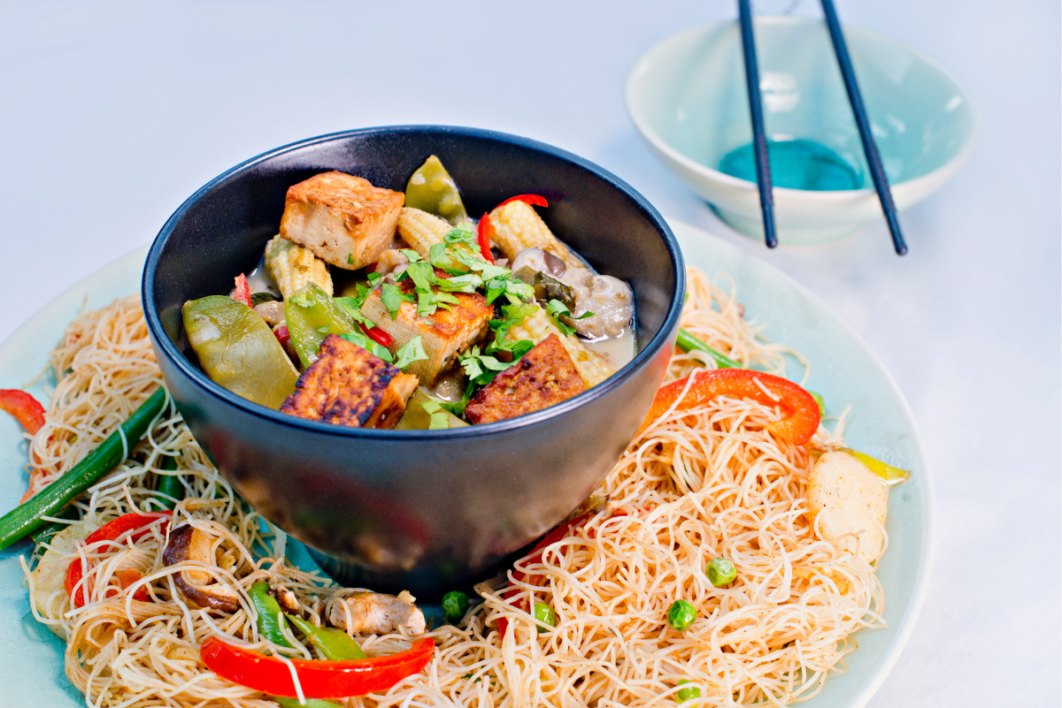 Vegan thai noodles with tofu