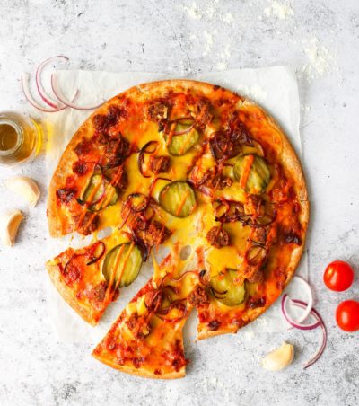 Meatless Cheeseburger Pizza