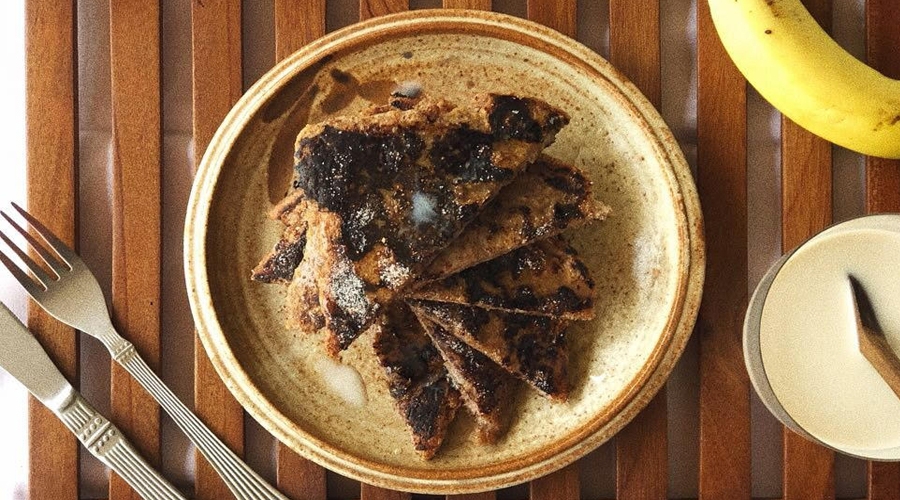 Banana Cinnamon Roll French Toast - Veganuary