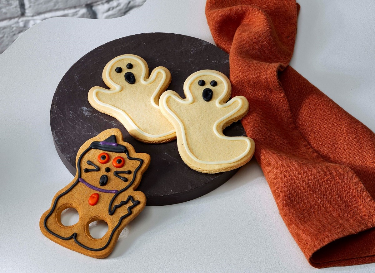 Ghost & Cat Vegan Halloween Biscuits at Costa