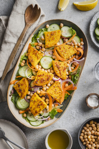 Kichererbsen-Salat mit veganem Grillkäse von Rougette