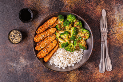 Tempeh broccoli bowl